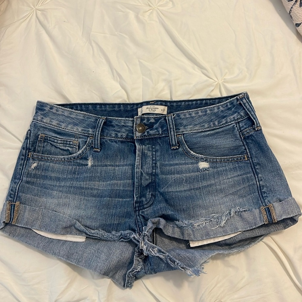 ❌ S O L D ❌ Distressed Abercrombie shorts